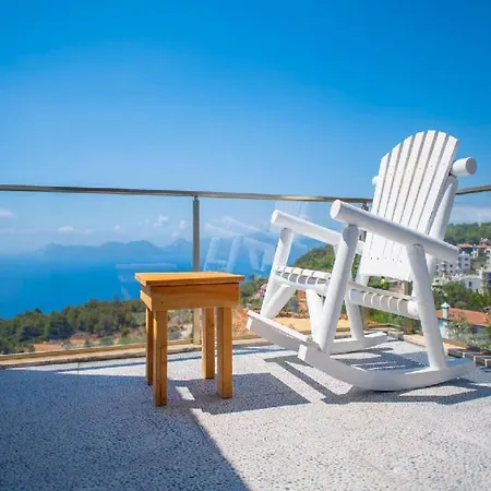 Villa Faralya Da Deniz Manzarali Oezel Havuzlu Muestakil