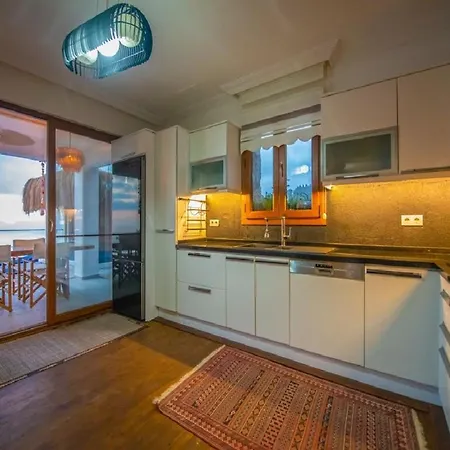Villa Faralya Da Deniz Manzarali Oezel Havuzlu Muestakil *