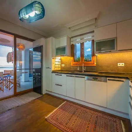 Villa Faralya Da Deniz Manzarali Oezel Havuzlu Muestakil *