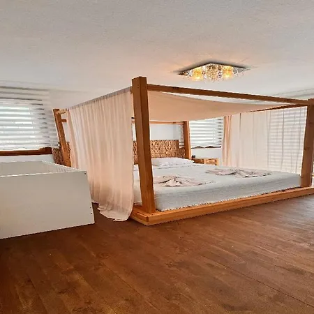 Faralya Da Deniz Manzarali Oezel Havuzlu Muestakil Fethiye