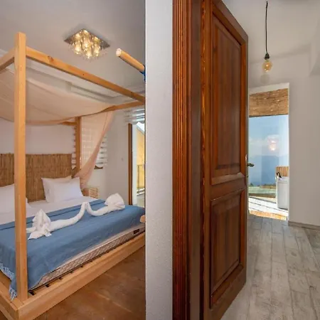 Faralya Da Deniz Manzarali Oezel Havuzlu Muestakil Villa Fethiye