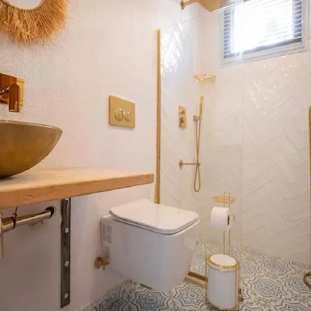 Faralya Da Deniz Manzarali Oezel Havuzlu Muestakil Villa