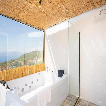 Villa Faralya Da Deniz Manzarali Oezel Havuzlu Muestakil