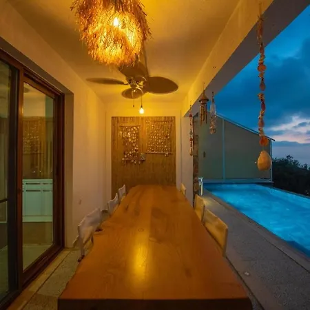 Faralya Da Deniz Manzarali Oezel Havuzlu Muestakil Villa Fethiye